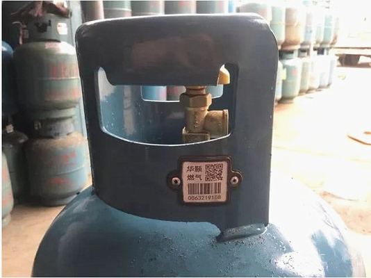 Etiqueta matálica-cerámica del cilindro de gas que sigue con tecnología del código de barras
